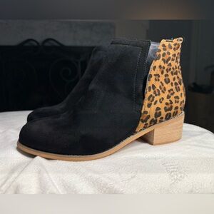 Boutique by Corky's Shield Women's Split Boots Black Leopard Faux Suede Booties